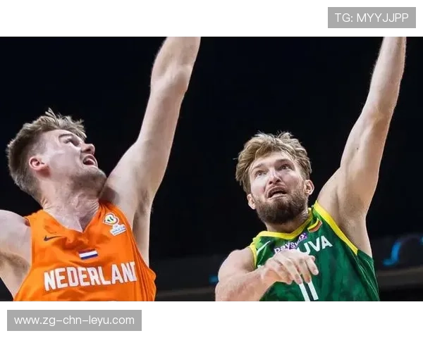 小萨博尼斯高位策应助攻连续出现，展现篮球智慧与全能本色